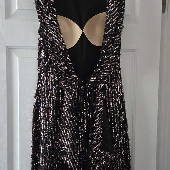 Sequence midi backless dress - Picture 3 of 4